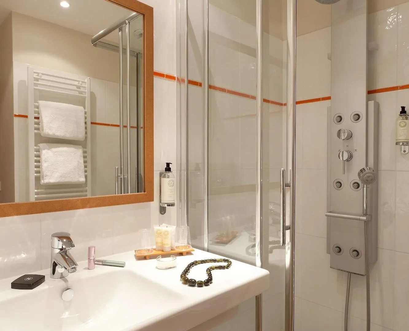 Best Western Plus L'Oree Paris Sud Saulx-les-Chartreux Hotel