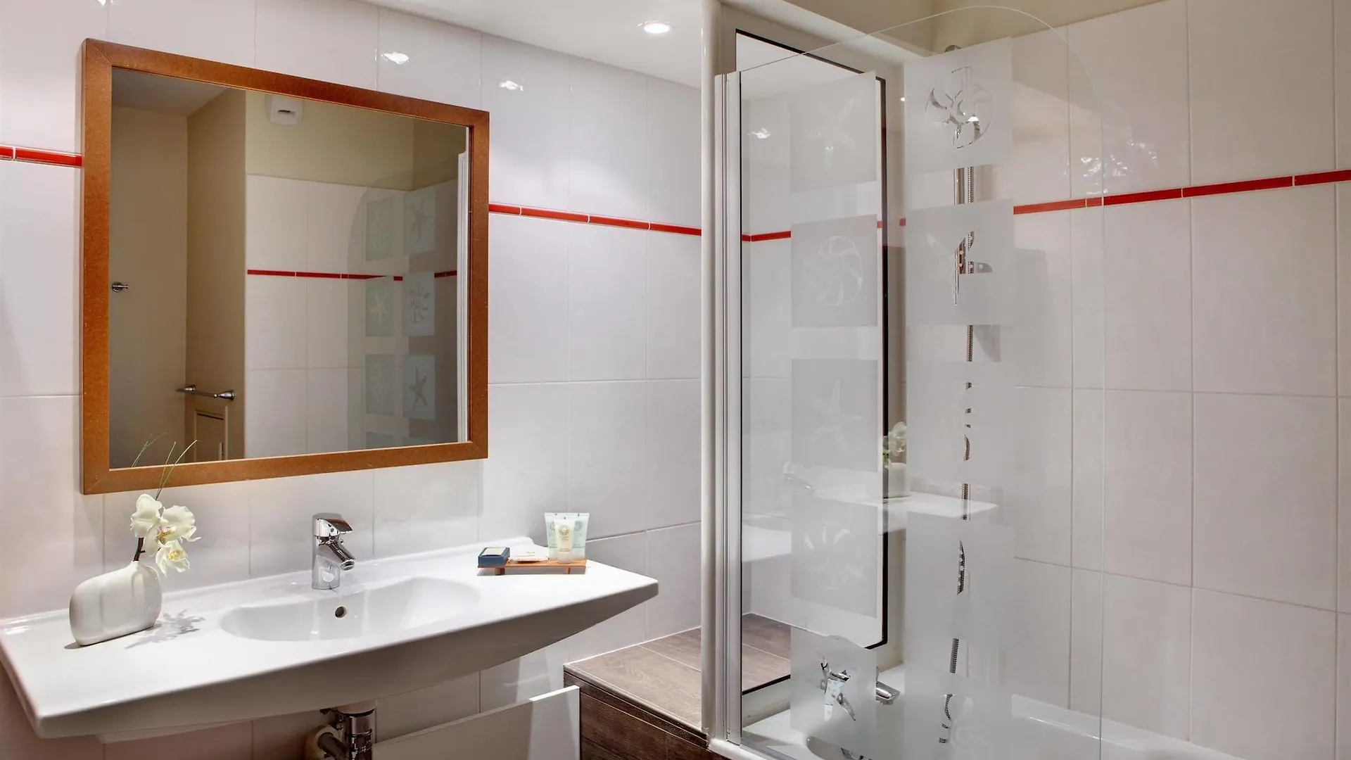 Best Western Plus L'Oree Paris Sud Saulx-les-Chartreux 4*,